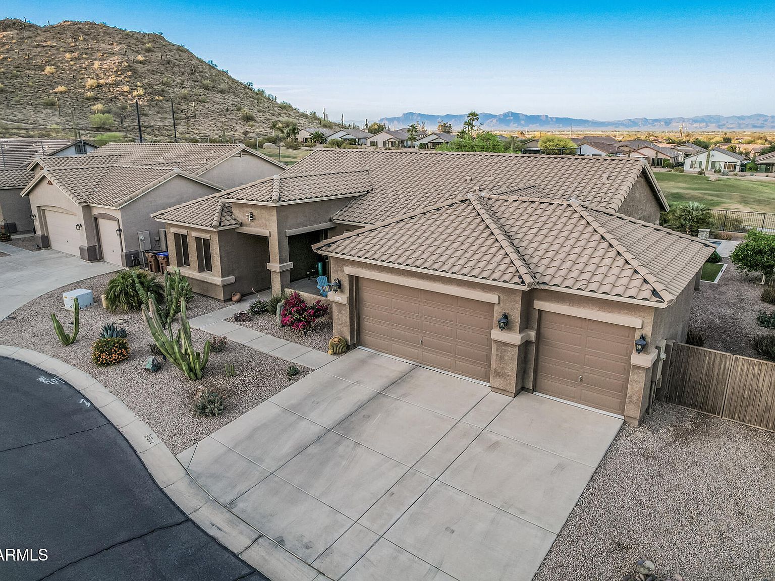 582 W Stirrup Ln