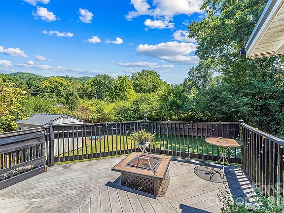3rd image of 312 Hidden Valley Cir