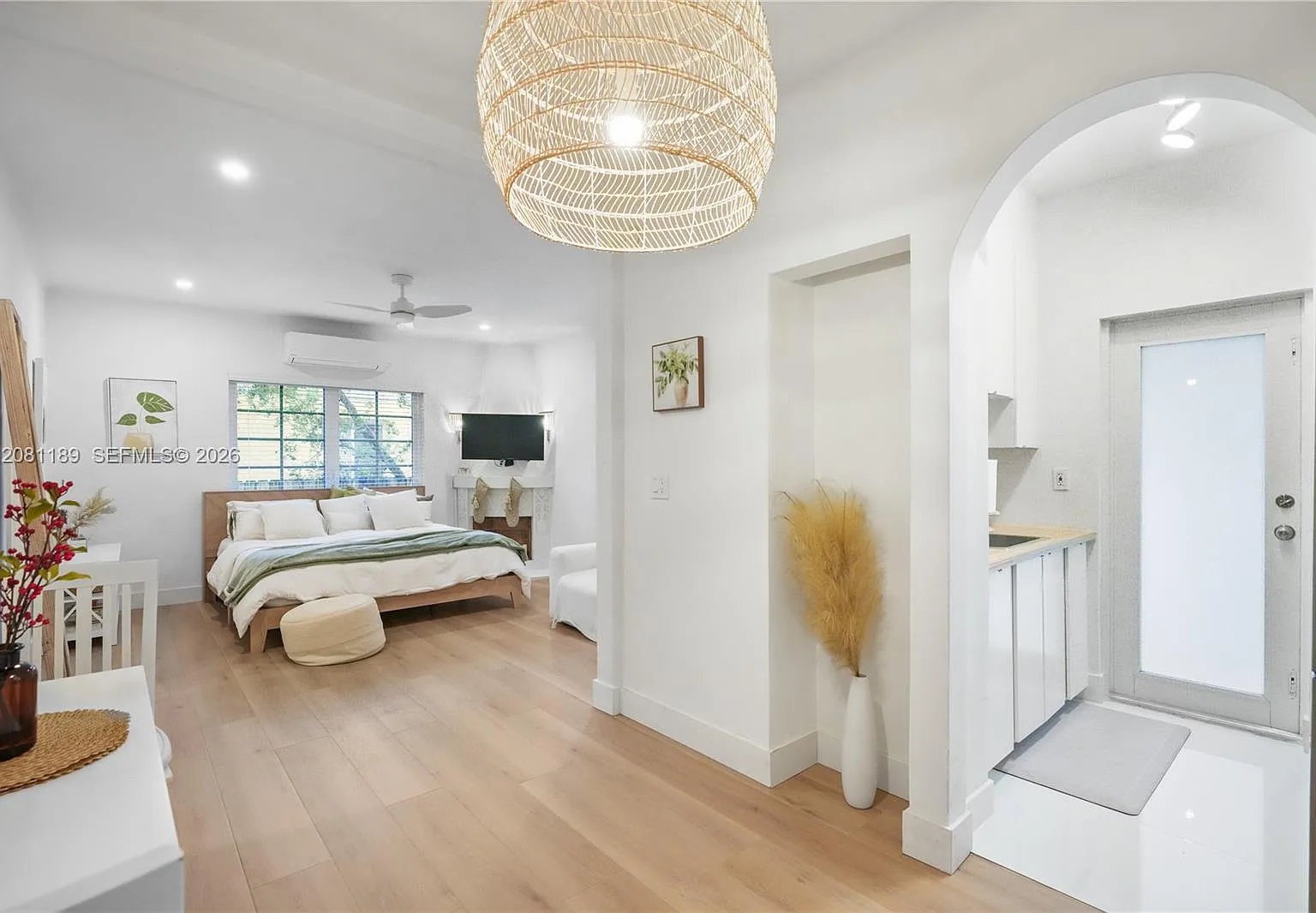 Espanola Court Condo — Photo 1