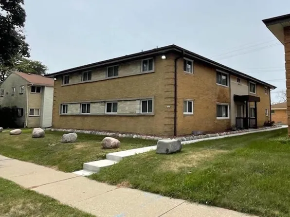 7825 W Hampton Ave, Milwaukee, WI 53218