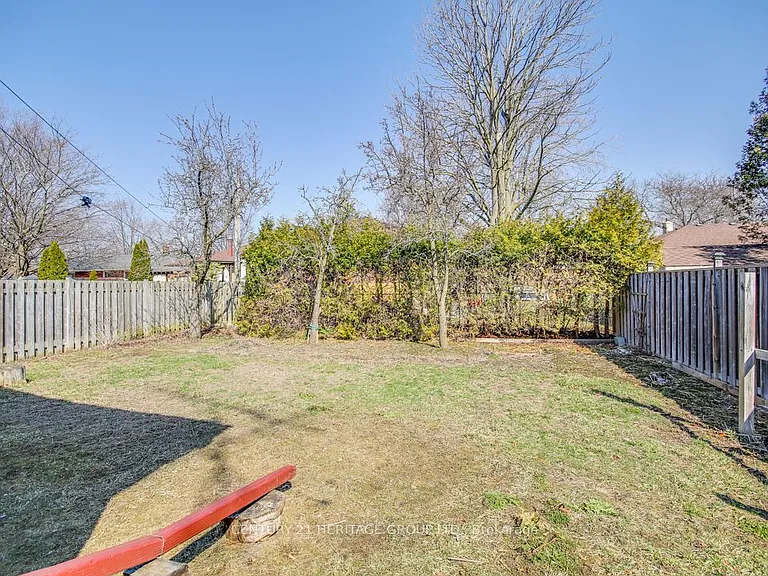 293 Labrador Dr #B — Photo 11