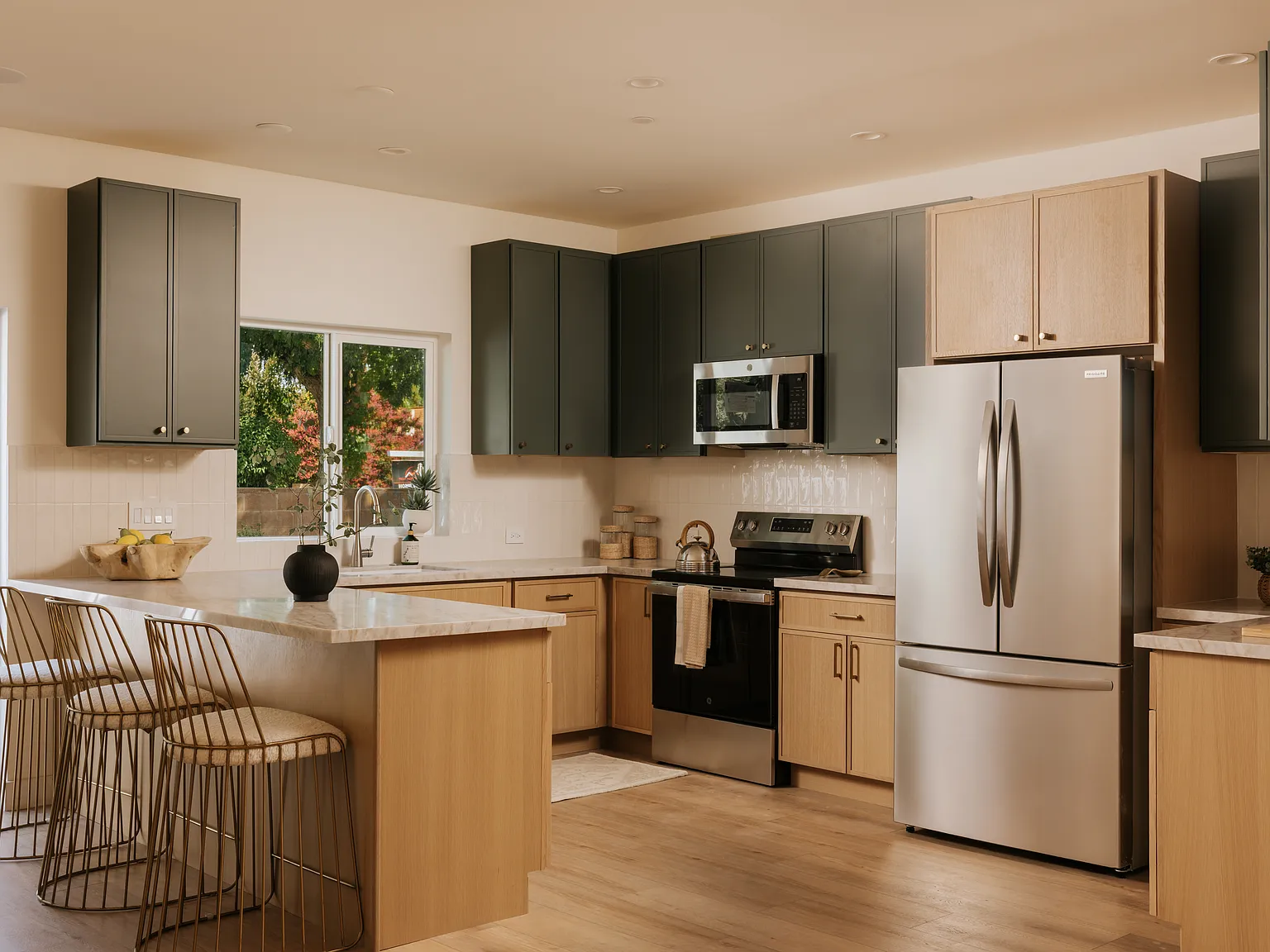 4 bed, 1818 sqft, $6,540 — Photo 3