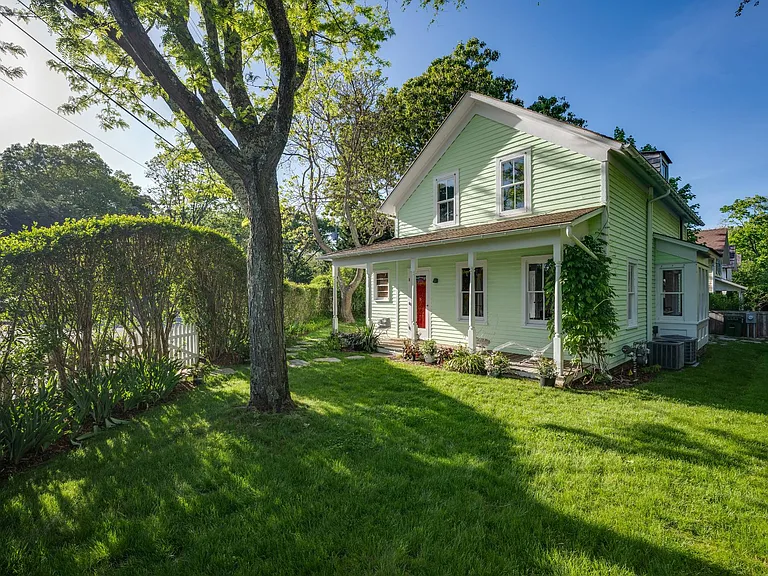 17 Montauk Avenue Ext — Photo 17