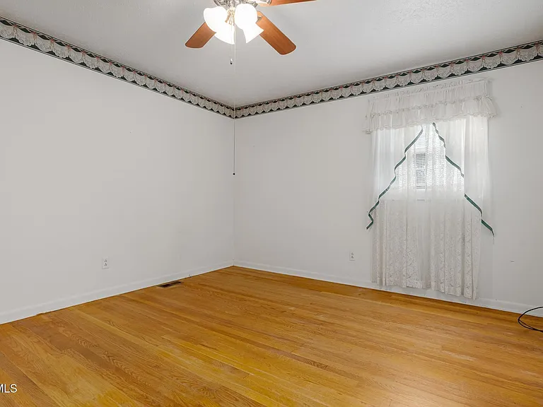 371 Oak Hill Cir — Photo 23