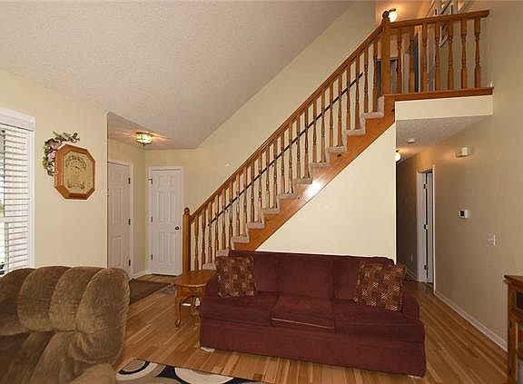3rd image of 304 Newport Dr