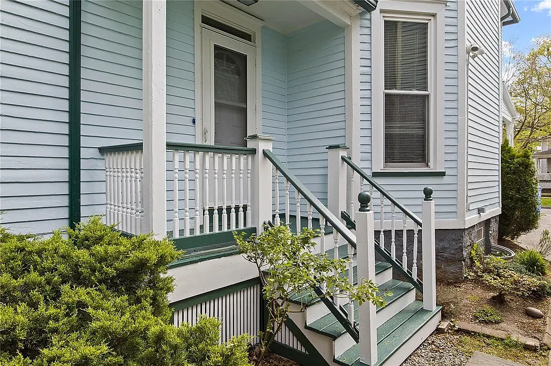 Entry porch - 31 Rundel Park