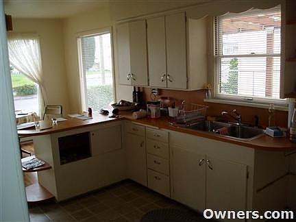 Delicious 50's era styling