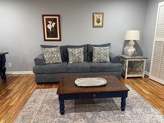 3rd image of 1323 Queens Rd Unit 303