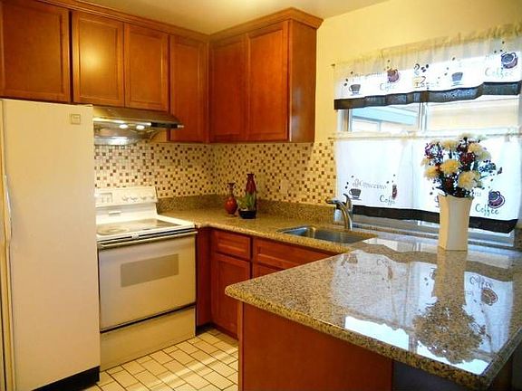 New Kitchen w/ Granite