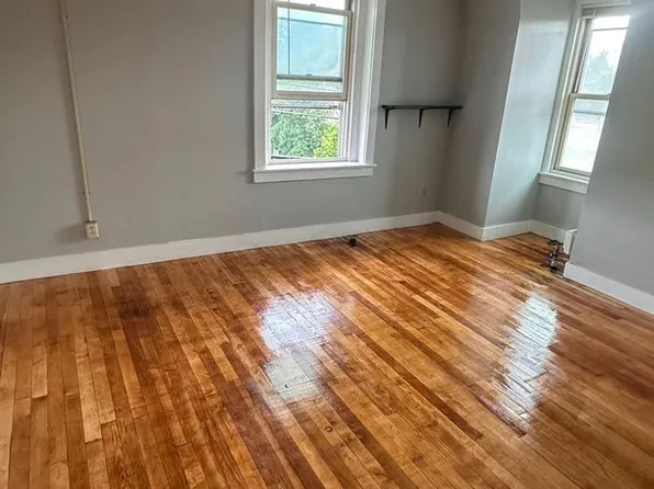 57 Broad St, 57 Broad St #6, Claremont, NH 03743