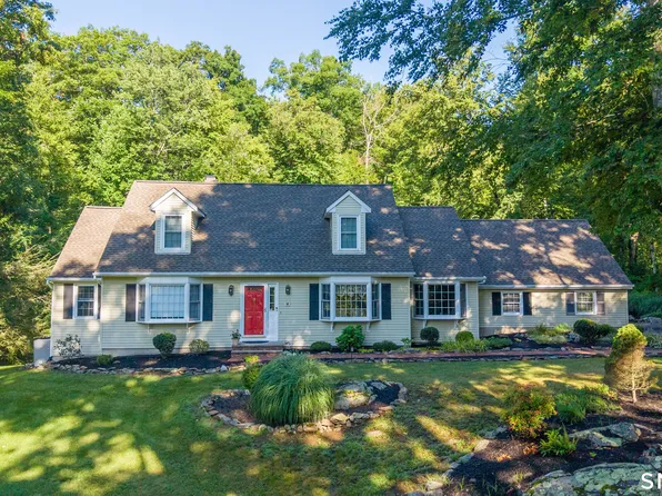 2 Banquo Brae Road, Brookfield, CT 06804