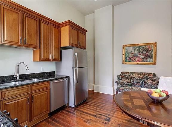 4th image of 5221 Magazine St #4