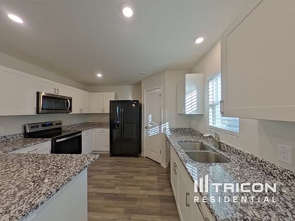 5th image of 10114 Cerritos Dr