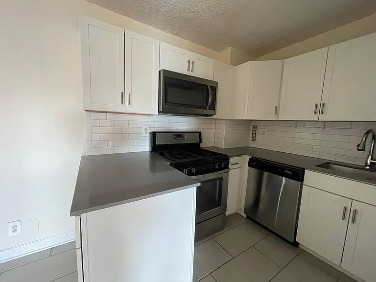 42 E Sidney Ave #10P — Photo 3
