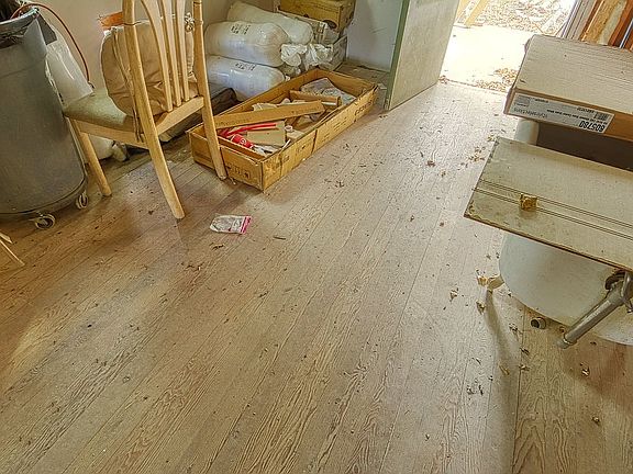 2nd image of 230 Hawthorne