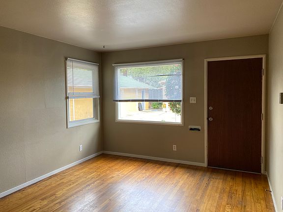 2nd image of 127 1/2 Alhambra Ave
