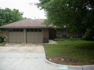 701 Springwood Dr, Hurst, TX 76054