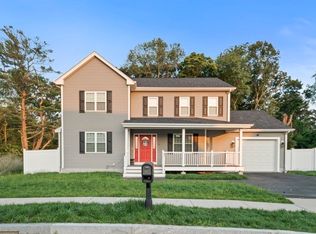 6 Vitruvian Ln, Tiverton, RI 02878