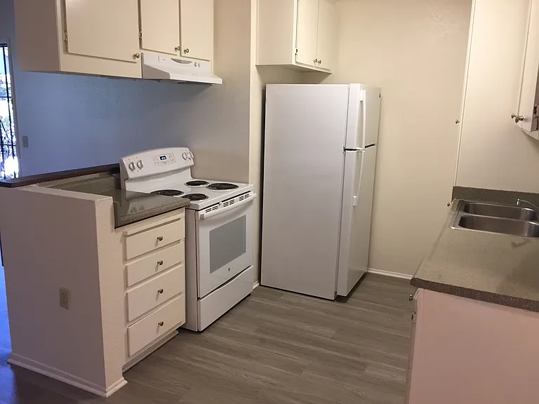 5245 Wood St #L — Photo 6