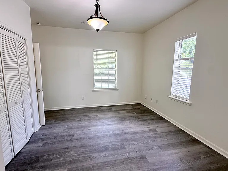 241 E Huntsville Rd — Photo 9