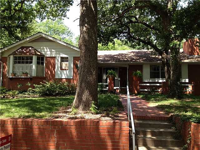 1st image of 2909 N Moulton Dr