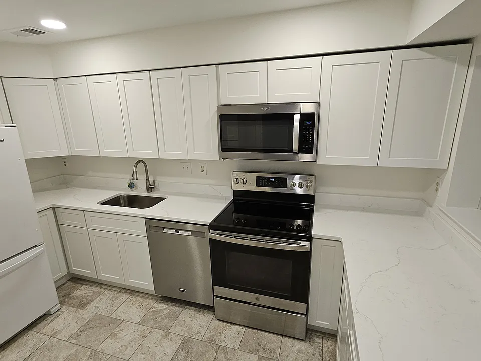 5715 Brewer House Cir #T2