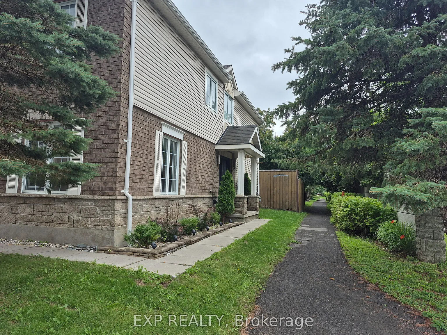 4 bed, $2,900 — Photo 2
