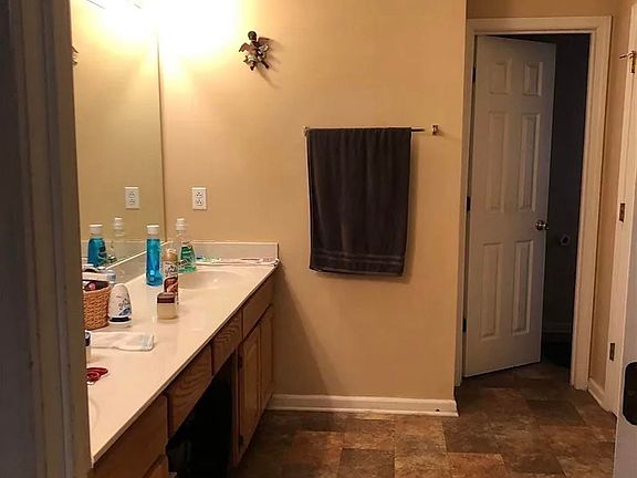 5th image of 136 Oscar Ct