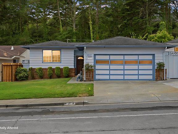 2nd image of 2821 Oakmont Dr