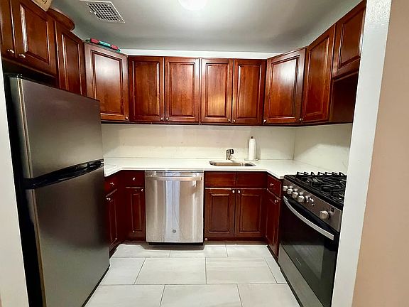3rd image of 135 Charles St #Thb