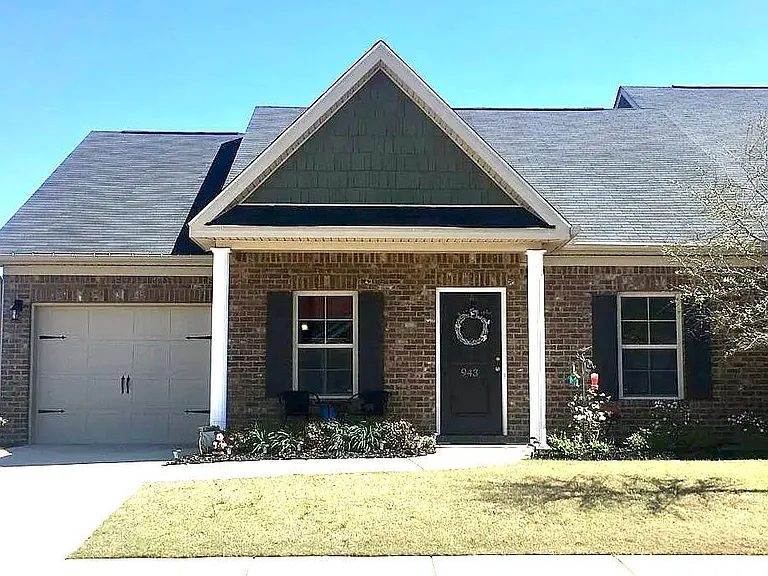 943 Erika Ln — Photo 1