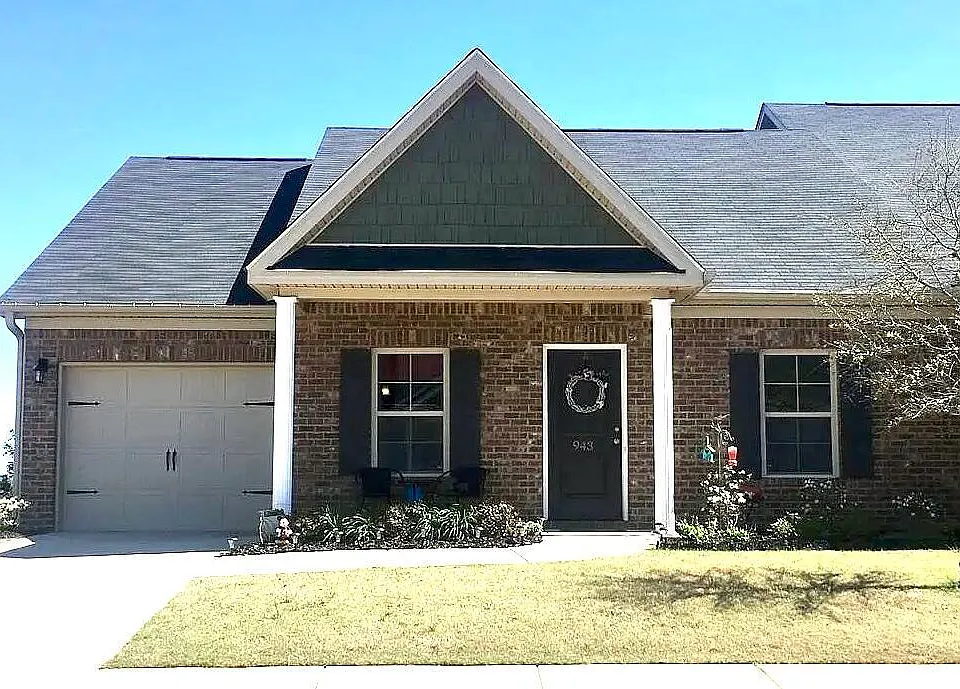 943 Erika Ln