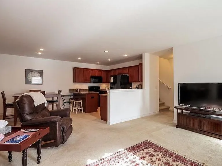 3370 Endsleigh Ln — Photo 11