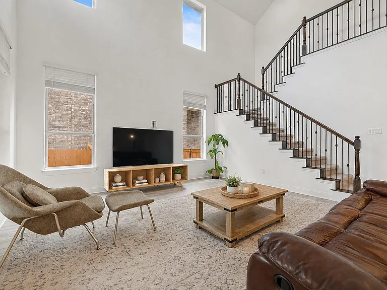 2901 Oak Chase Cv — Photo 2