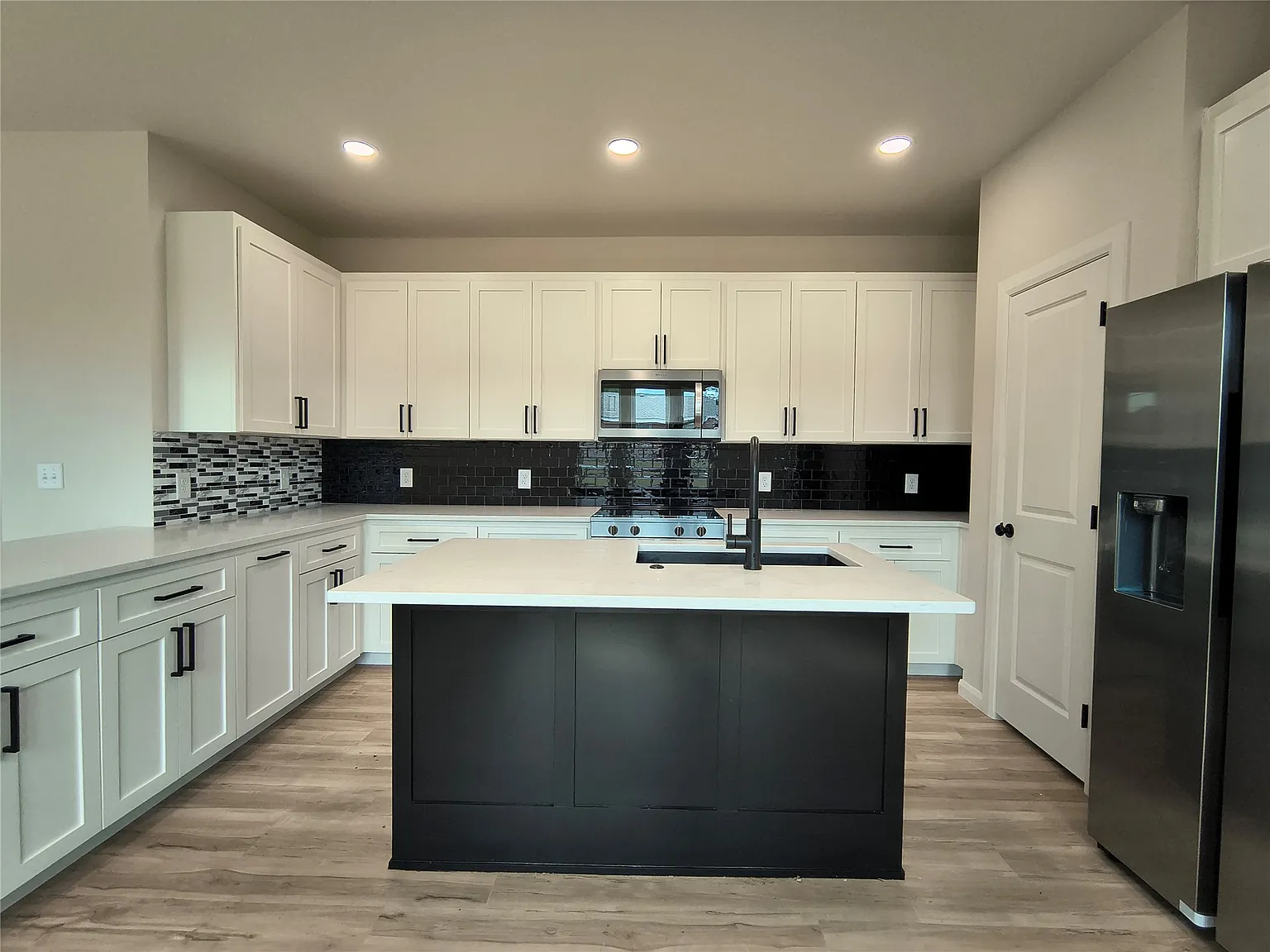 3 bed, 2.5 bath, 1790 sqft, $2,200 — Photo 4