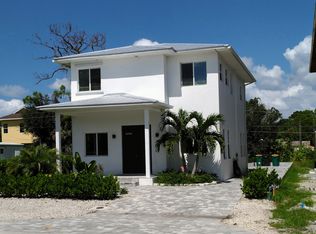 3037 Lunar St, Naples, FL 34112