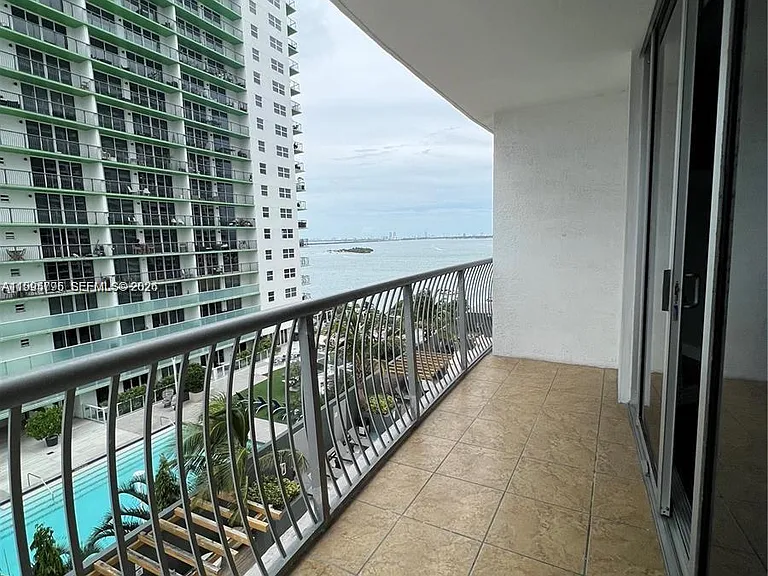 1750 N Bayshore Dr #1507 — Photo 2