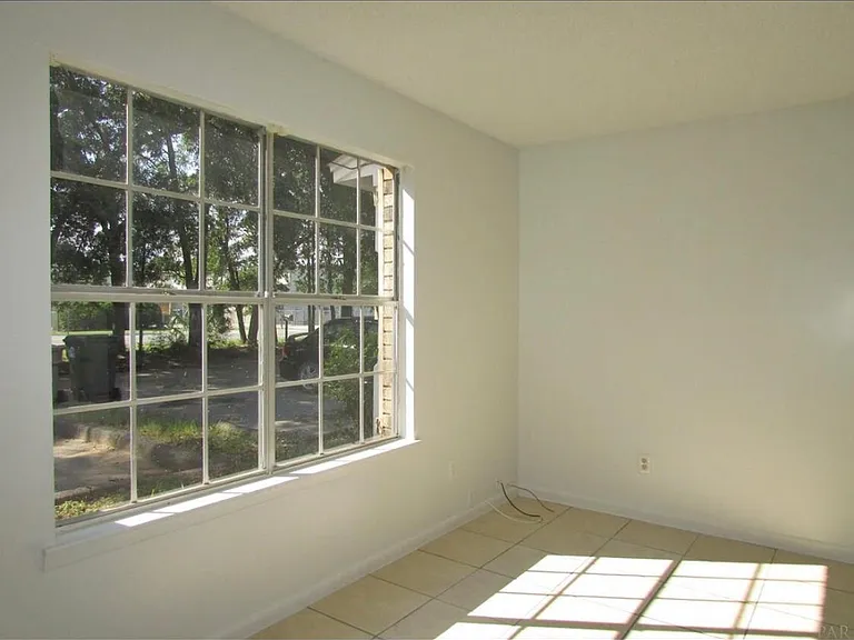 718 N Fairfield Dr — Photo 1