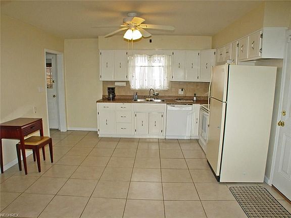 5th image of 154 Schwartz St