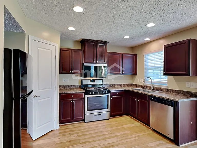 317 Evergreen Cir — Photo 3