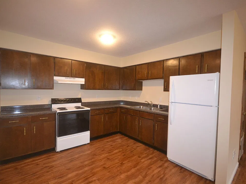 216 W Main St