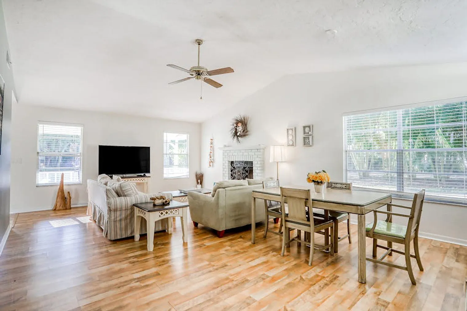 3 bed, 2.0 bath, 1517 sqft, $3,105 — Photo 1
