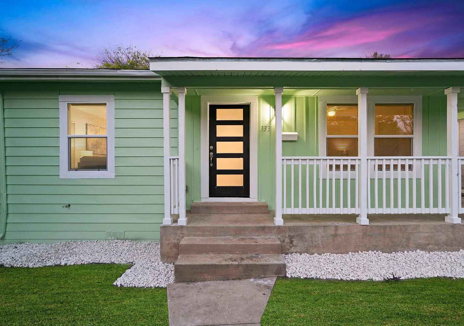 Chic Highland Park Estates Home: Updated 3BR/2BA with Private Yard — Photo 4