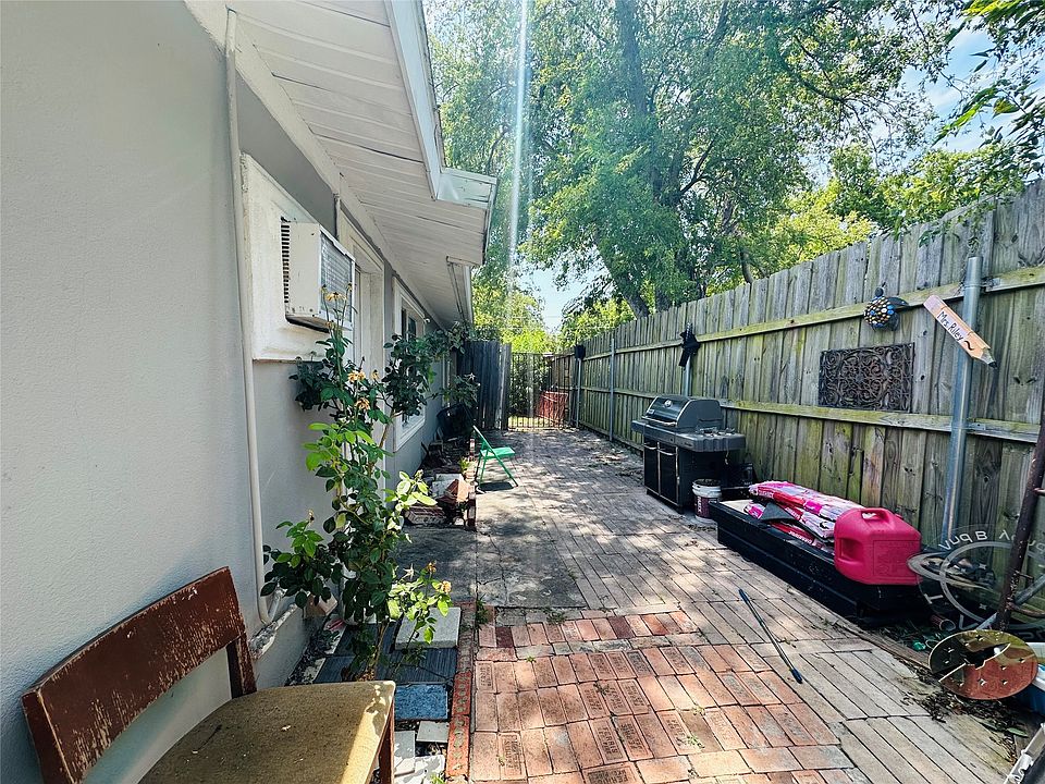1st image of 120 Woodbridge Way
