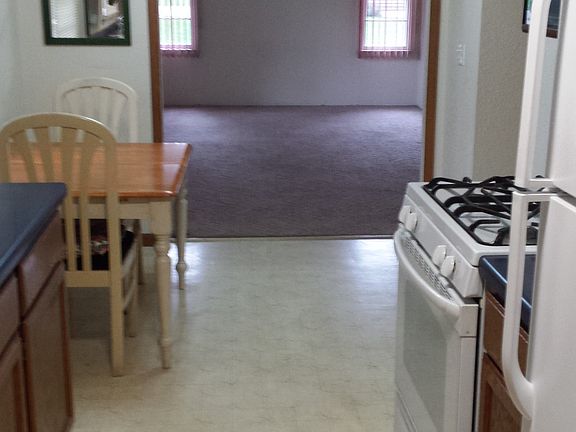 3rd image of 809 S Van Buren St