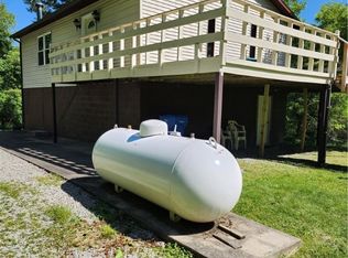590 Pineview Dr, Elizabeth, PA 15037