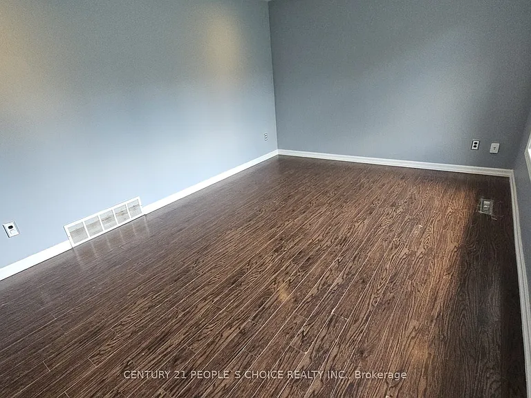 98 Lynbrook Dr — Photo 13
