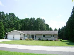 1191 Wildwood Ln, Cleveland, WI 53015