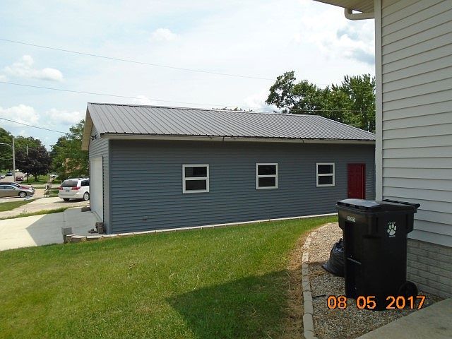 2nd image of 613 W 2nd St