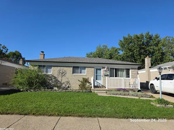 21547 Raymond St, Saint Clair Shores, MI 48082